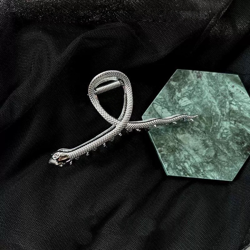 Kẹp Tóc Hình Cá Mập Bằng Kim Loại Thiết Kế Tinh Tế