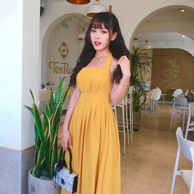 Đầm maxxi vàng đang chéo lưng, đầm đi biển vàng kèm băng đô, đầm dự tiệc xinh đẹp cho nàng lưng thon