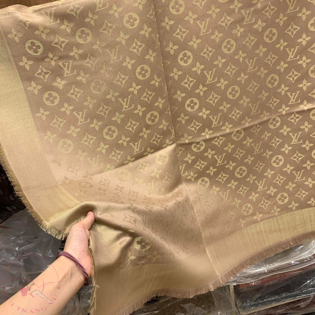 Khăn Choàng Lụa Vuông Be Nhũ Vàng Lv siêu cấp 1.4m