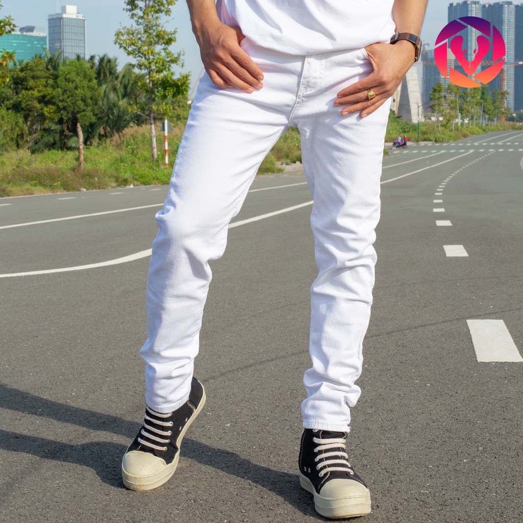 Quần jean nam trơn ống côn, màu trắng và đen, vải co giãn thoải mái vận động, form body Hàn Quốc tôn dáng