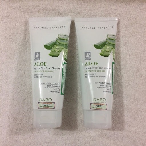 Sữa rửa mặt lô hội 3-in-1 Dabo Aloe Natural Rich Foam Cleanser 180ml