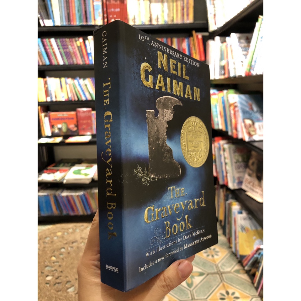 Sách - The Graveyard Book