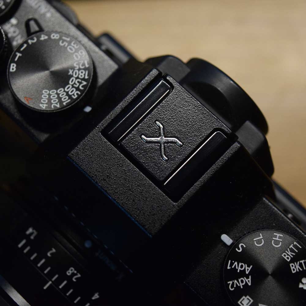 Hotshoe logo Fujifilm X - Chân gài flash kim loại chữ X nổi - Nắp bảo vệ che chân đèn flash máy ảnh