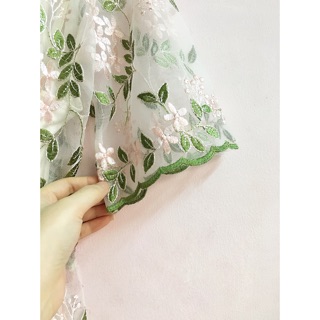 Đầm midi ren lưới hoa thêu bo eo