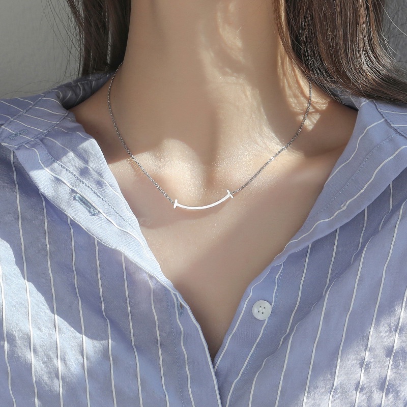 Vòng cổ titan nữ Không Gỉ mạ vàng 18k hình bướm  thời trang Her Accessories CT29