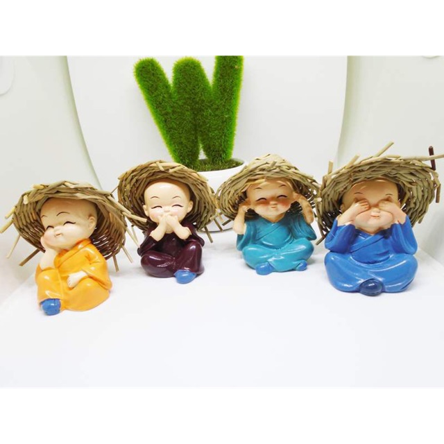 Bộ 4 chú tiểu đội nón rơm rất đẹp để trang trí oto