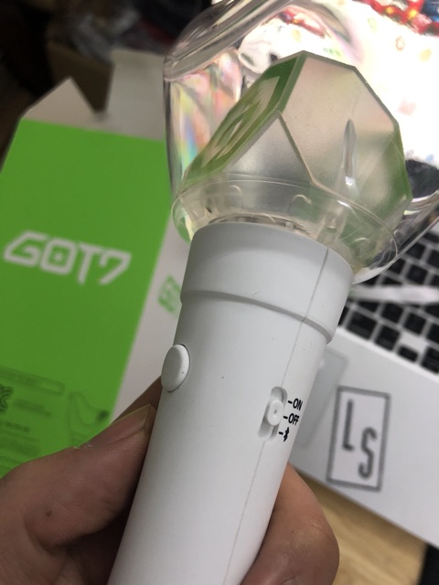 ĐÈN CỔ VŨ GOT7 Ver 2 Un off FULL BOX - Ảnh thật