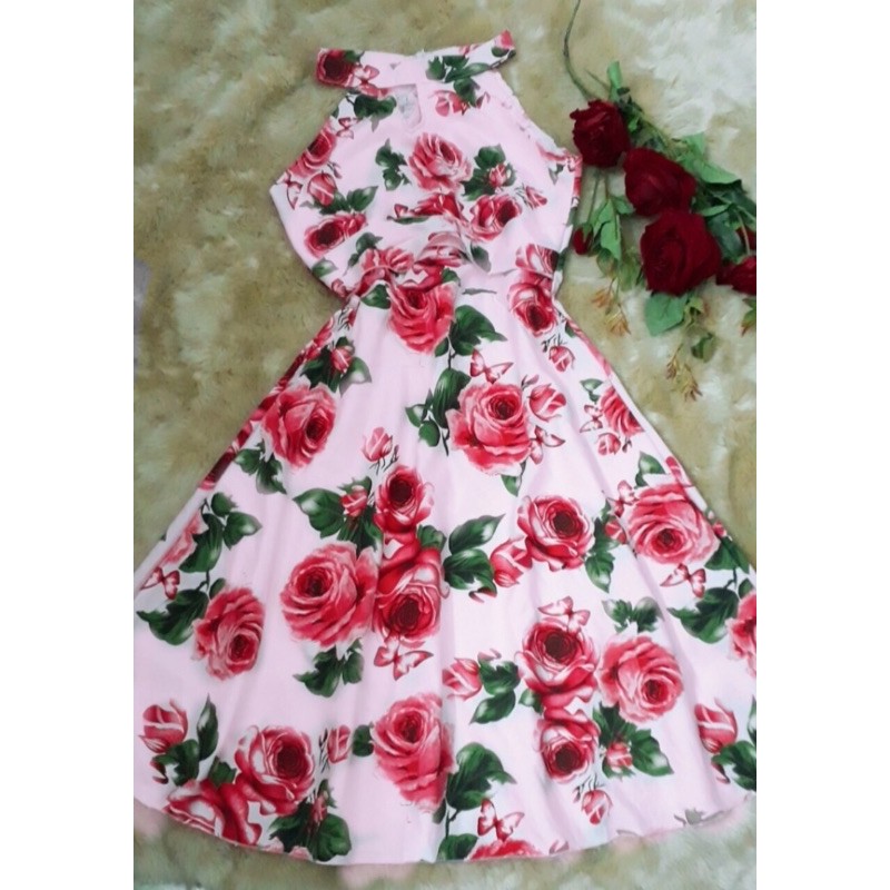 Đầm   hoa cổ yếm có sang trọng