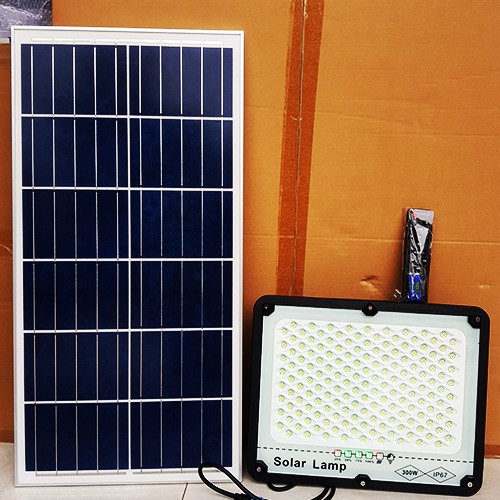 Đèn Năng Lượng Mặt Trời Chống Lóa 300W MB-300 Khung Nhôm Nguyên Khối Chống Lóa Chống Nước Bảo Hành 2 Năm