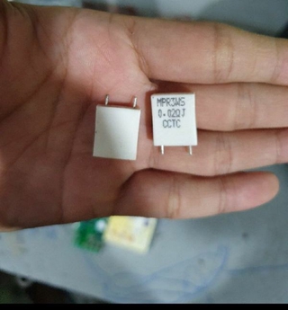 Trở sứ đứng 0,02 ôm 5w - giá 10 con