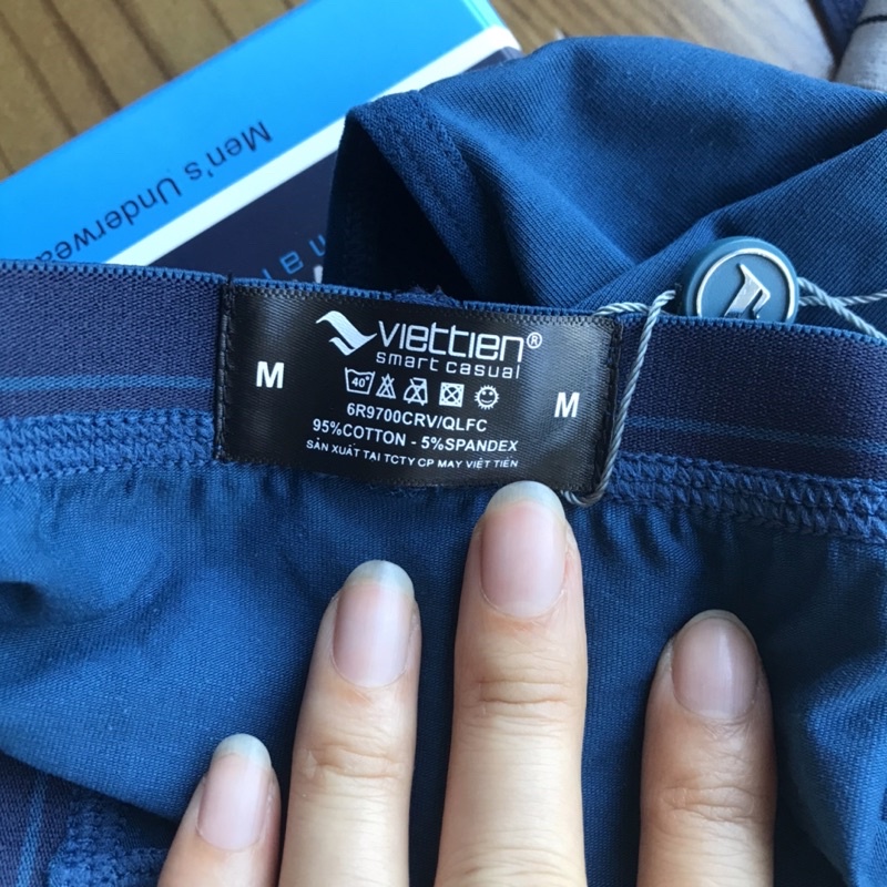 Quần lót nam Việt Tiến chính hãng vải cotton co giãn rất thoải mái.
