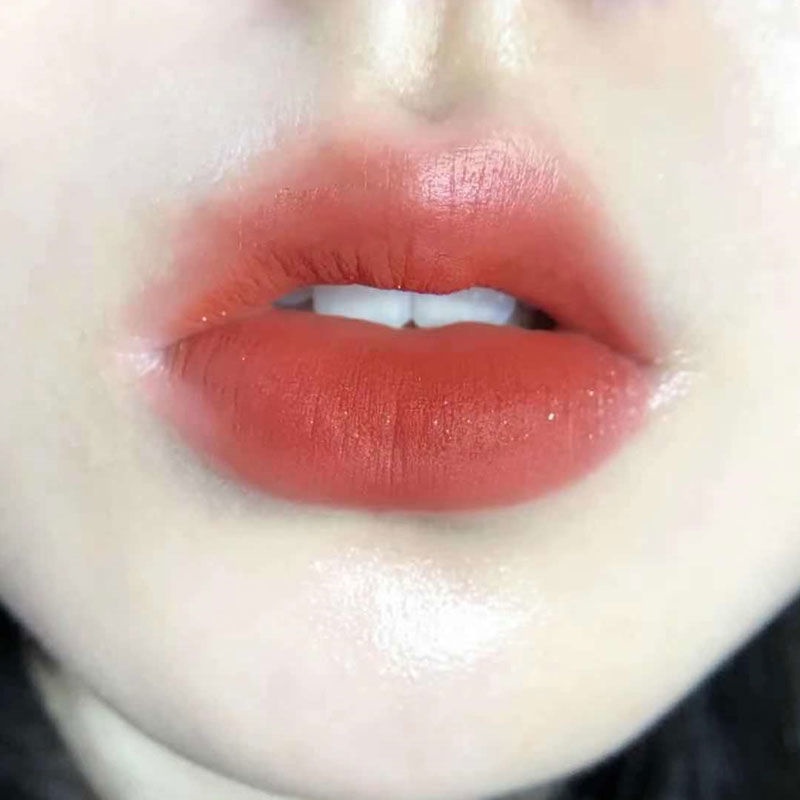 Son Môi Cho Màu Lì Phong Cách Hello Kitty Xinh Xắn