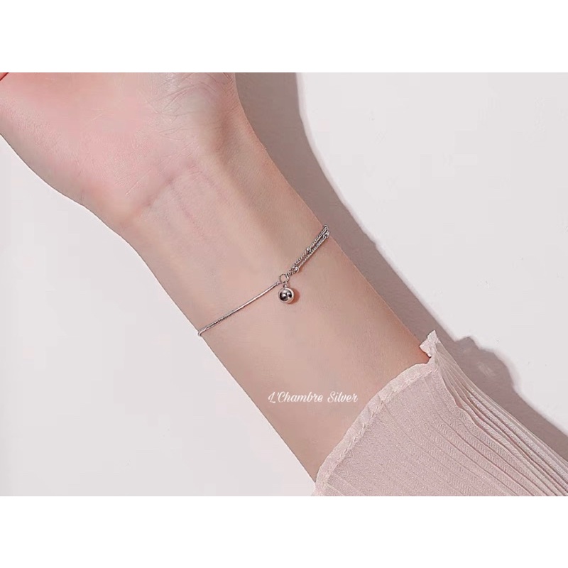 Lắc tay bạc nữ, với thiết kế mặt bi bằng bạc lấp lánh và cực xinh