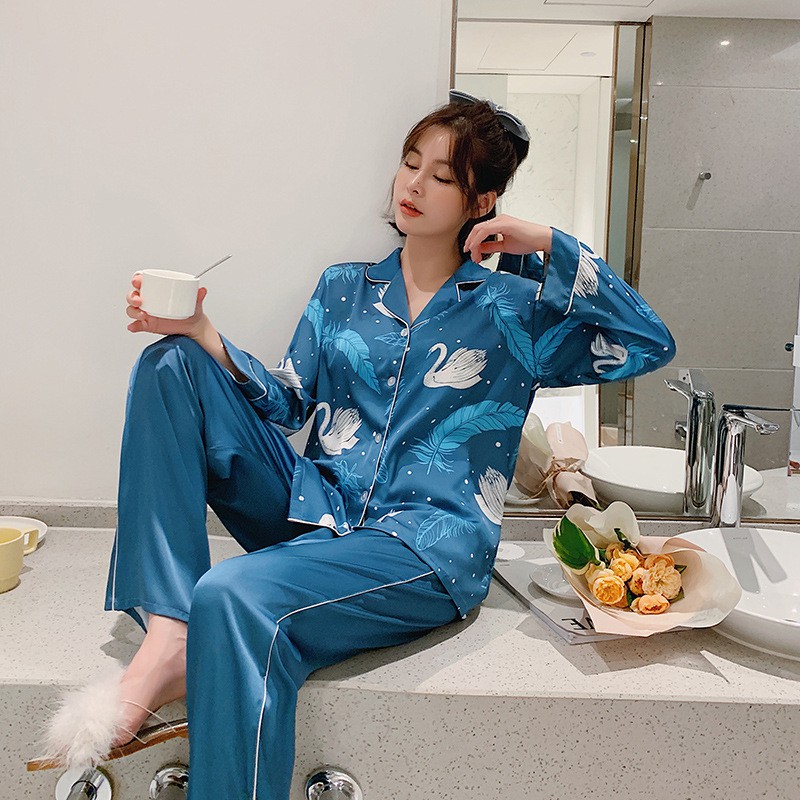 Bộ đồ ngủ dài chất lụa dành cho nữ