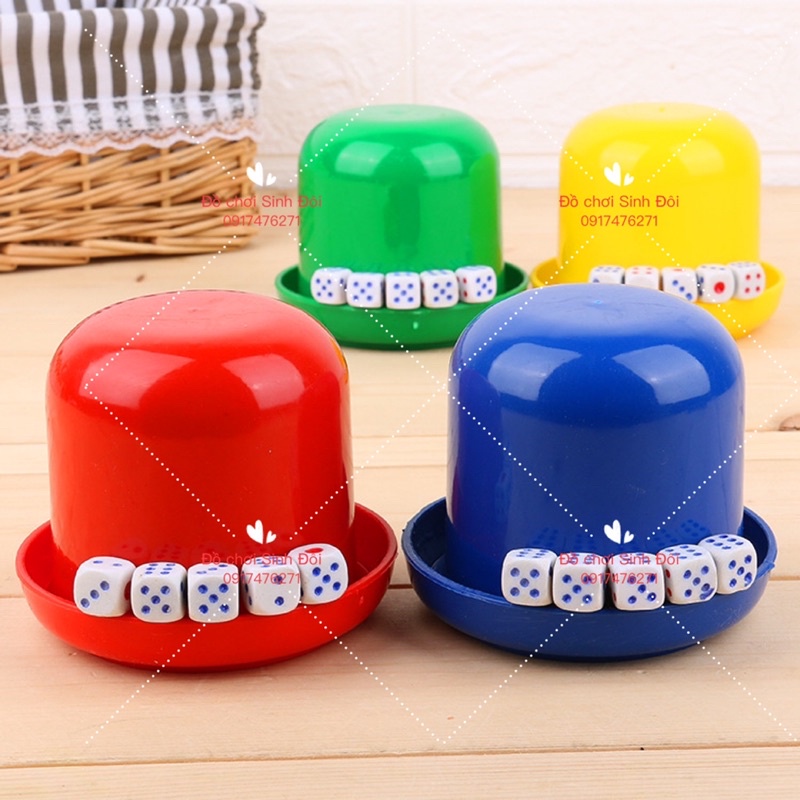 Bộ xúc xắc lắc xí ngầu nhựa (mẫu ngẫu nhiên)