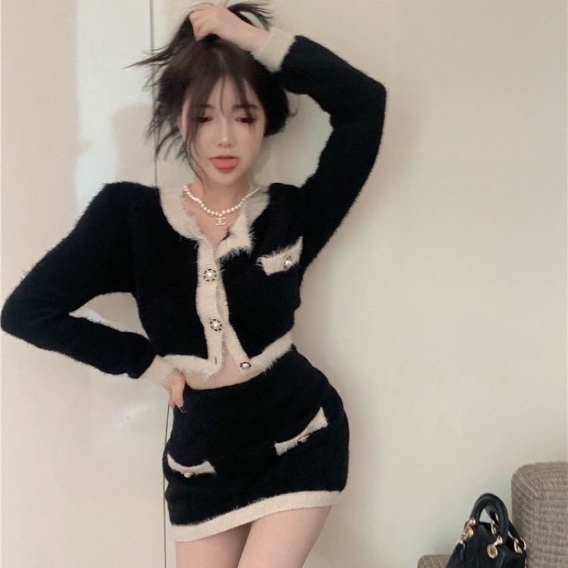 Áo cardigan croptop phối chân váy ngắn tôn dáng cho nàng