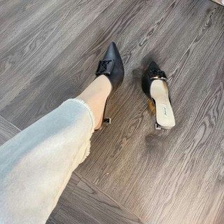 Dép sục mũi nhọn