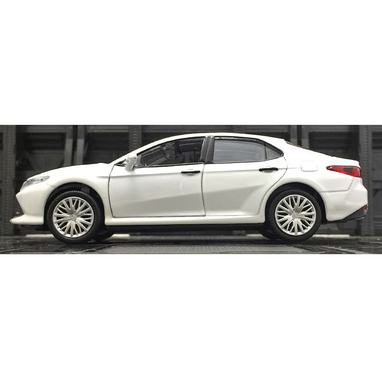 Xe mô hình tĩnh Toyota Camry tỉ lệ 1:34