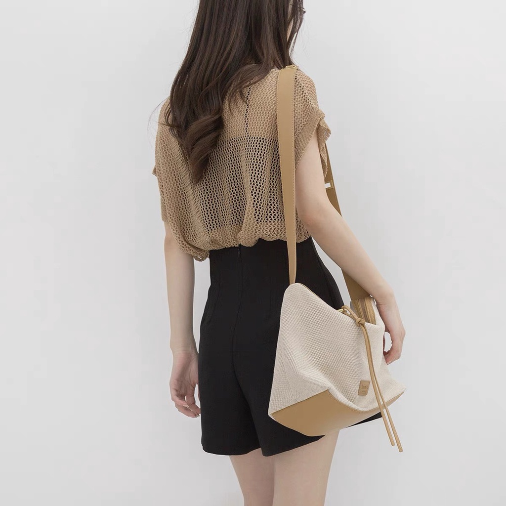 Áo len nữ chờm vai cổ tròn