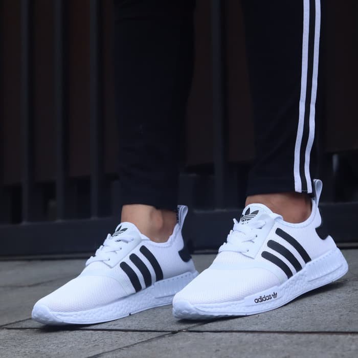 Giày Thể Thao Adidas Nmd R1 Nhập Khẩu Chất Lượng Dành Cho Nữ