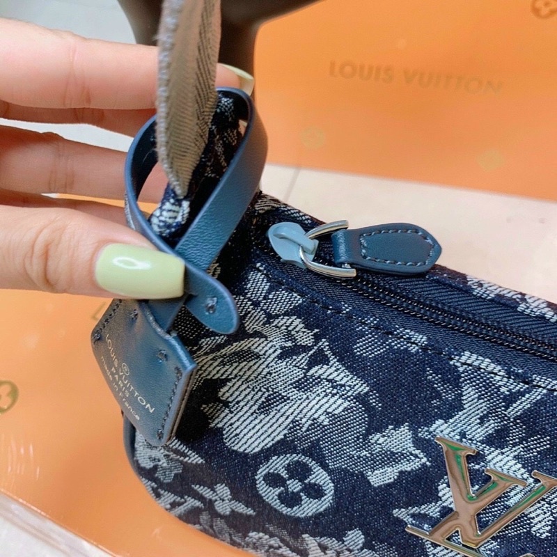 Túi Lv kẹp nách s25