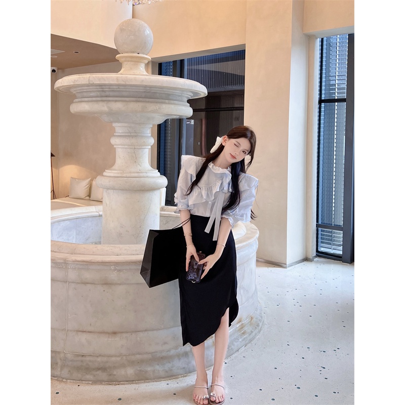 Jane Áo sơ mi công sở cách điệu hiện đại màu Blue trẻ trung - chân váy đen vạt chéo thời trang Hàn Quốc