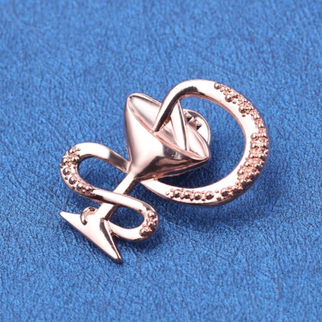 Ghim cài áo Y dược.