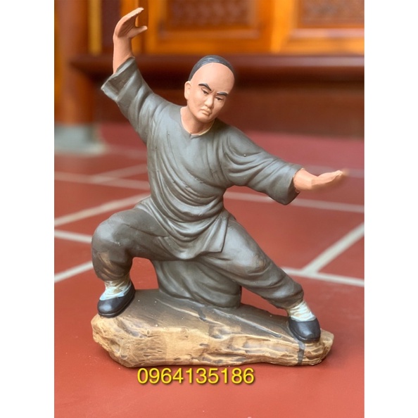 Tượng võ sư múa quyền h33cm gốm sứ Bát Tràng