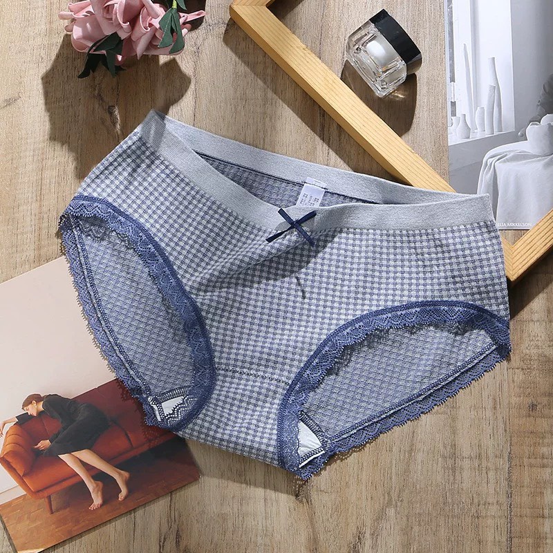 Quần lót cotton nữ cạp vừa Vanvene hoạ tiết kẻ caro viền ren chống hằn Q023