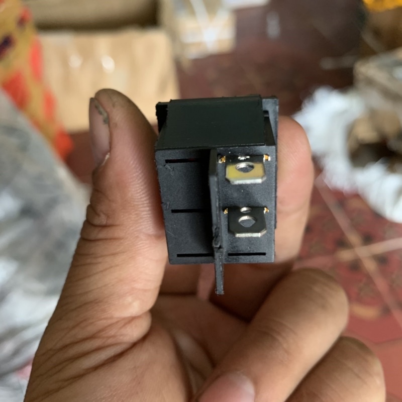 Công Tắc Bập Bênh 2 Chân và 4 Chân