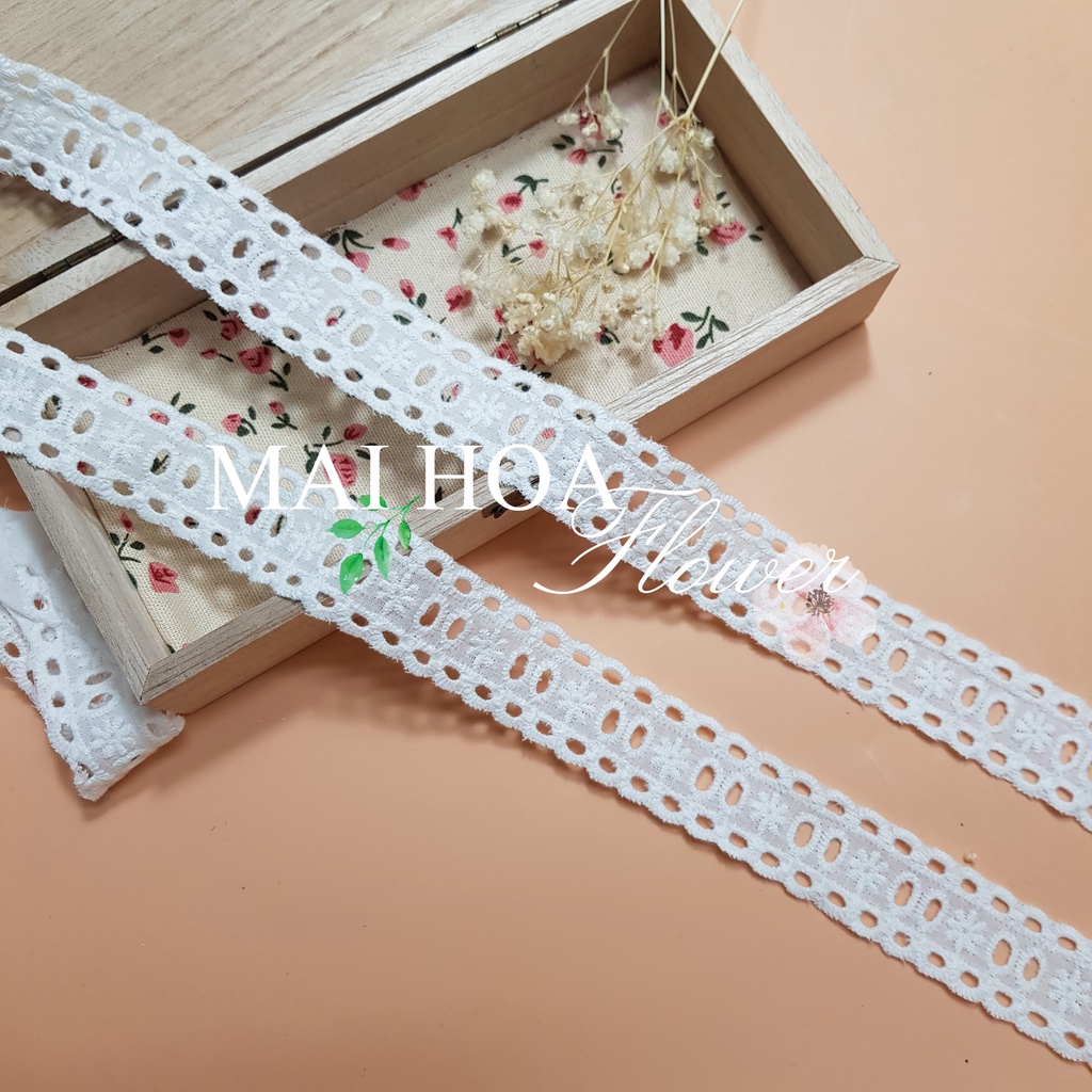 Dây ren cuộn thô boi trắng B5 thêu đục lỗ, dùng may phần tay, cổ hoặc gấu váy áo, Maihoaflower