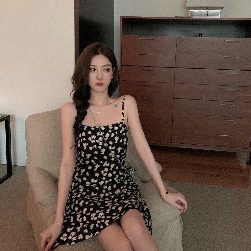 Váy hai dây hoa nhí xòe ngắn gợi cảm mùa hè Hàn Quốc chất liệu mát mẻ thoải mái Ngão Clothing | BigBuy360 - bigbuy360.vn