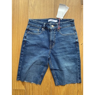 Quần jeans lửng kiểu biker