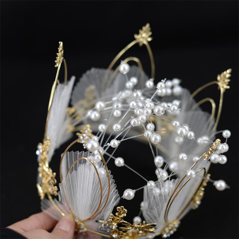 Vương Niệm Chụp Ảnh với Lông Vũ Trang Trí Đẹp
