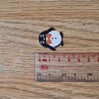1 Nút gỗ / Cúc gỗ chim cánh cụt 🐧