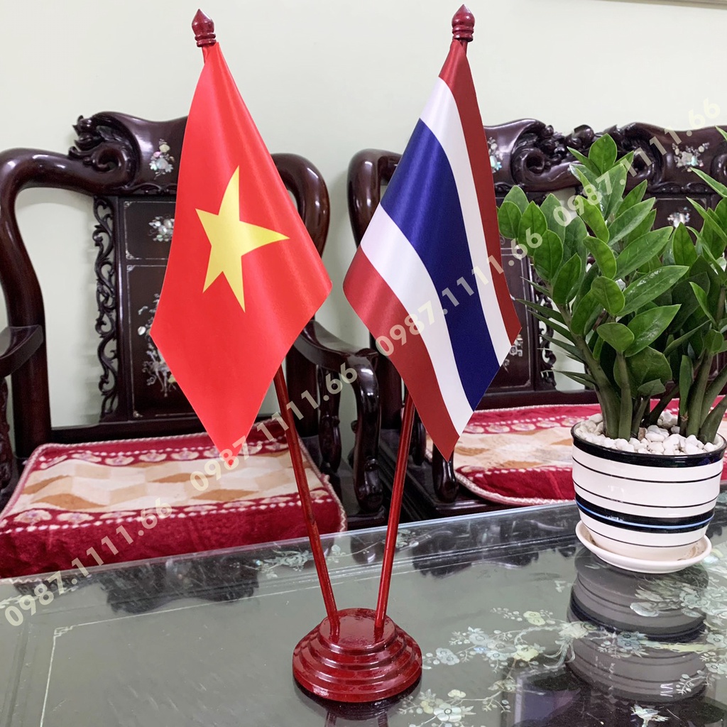 Cờ Để Bàn Đế gỗ Cắm 2 cờ  Việt Nam - Thái Lan In Kỹ Thuật Số 3D Vải Phi Bóng