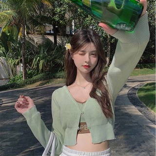 Áo khoác len mỏng croptop dệt kim nữ tính.