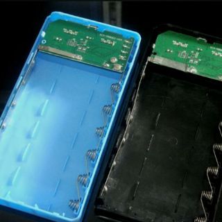 Box sạc dự phòng 6 cell có lò xo đen