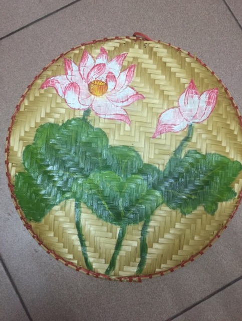 Tranh hoa sen  vẽ trên mẹt tre