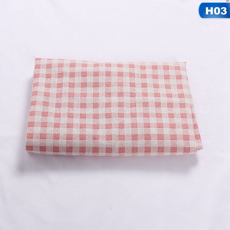 Tấm lót chén dĩa trải bàn họa tiết kẻ sọc ca rô hỗ trợ làm phông nền chụp ảnh tiện lợi