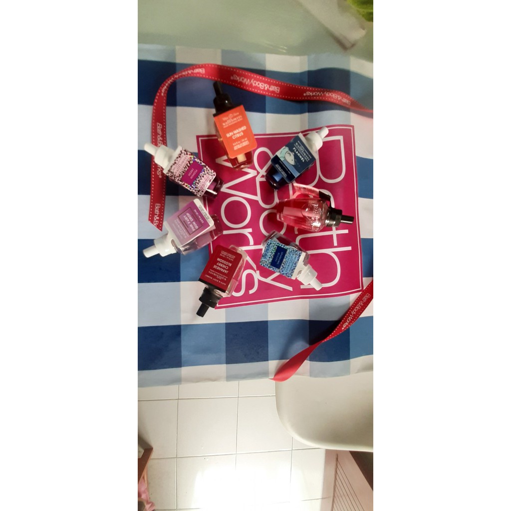 tinh dầu Bath & Body Works Gray Flower Top Wallflowers Fragrance | BigBuy360 - bigbuy360.vn