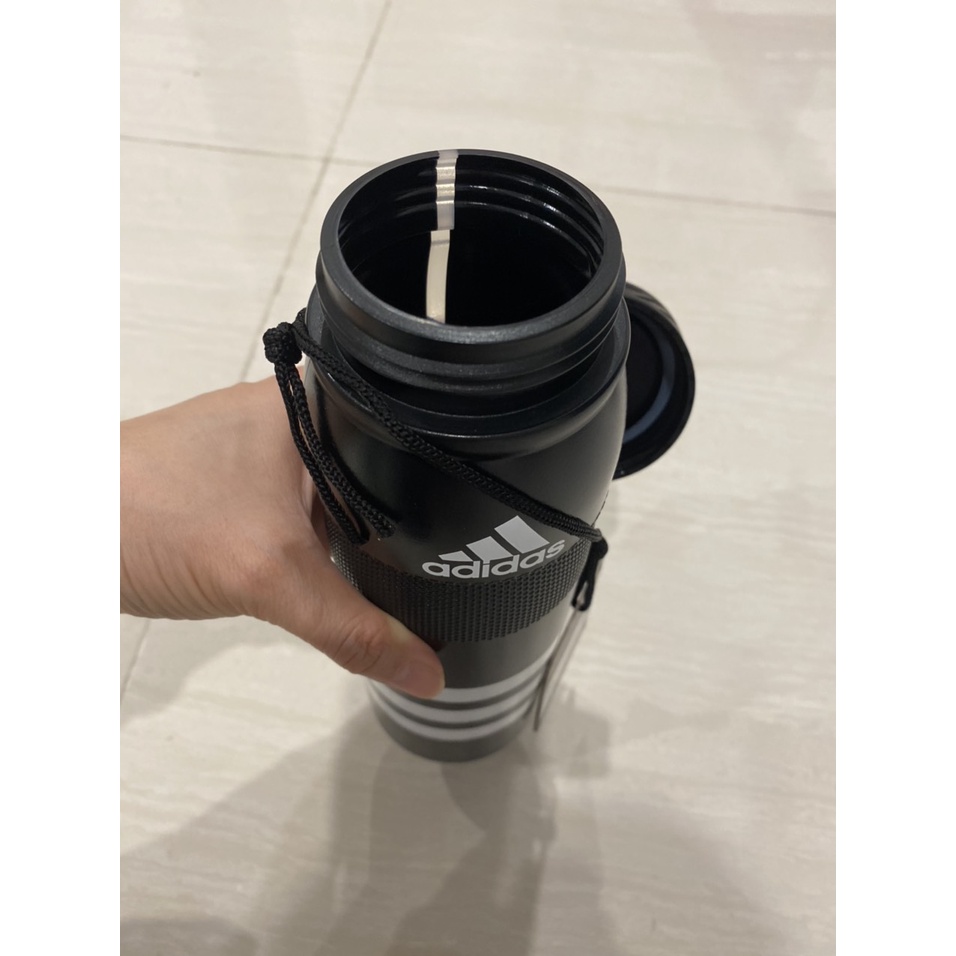 Bình nhựa Adidas, bình nhựa đựng nước Adidas Mỹ màu đen sọc trắng 600ml