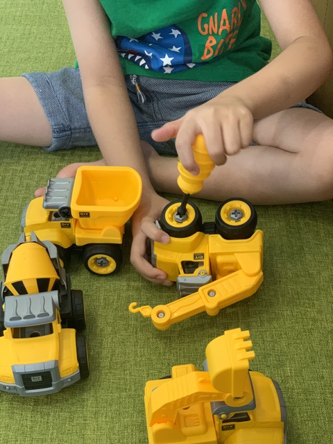 Đồ lắp ghép mô hình oto xây dựng DIY 4 món gồm Cần cẩu sang xe trộn bê tông, máy xúc và chở đất Toyshouse