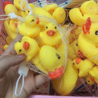 Đàn vịt thả bồn tắm phát nhạc cho bé
