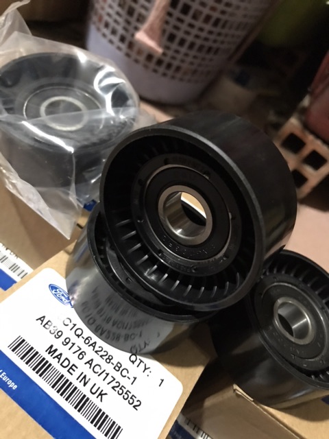 Pulley (puly) tăng dây curoa tổng Ford Transit 2009-2019(puly trong cụm)