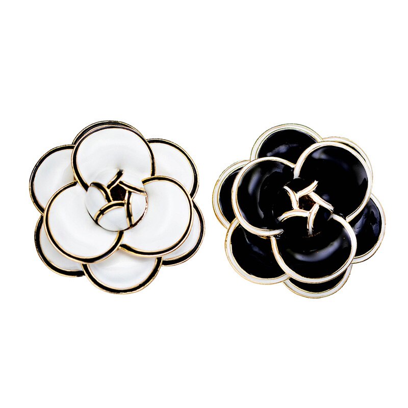 Ghim cài áo hình hoa trà đen/ trắng sang trọng dành cho nữ