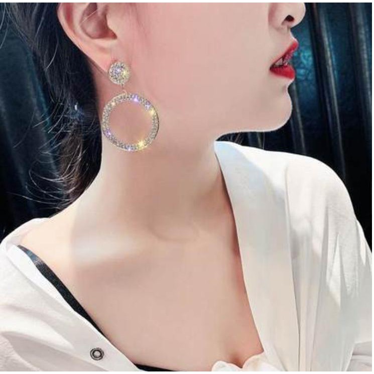 Bông tai Nữ Titan vòng tròn đính đá sang trọng