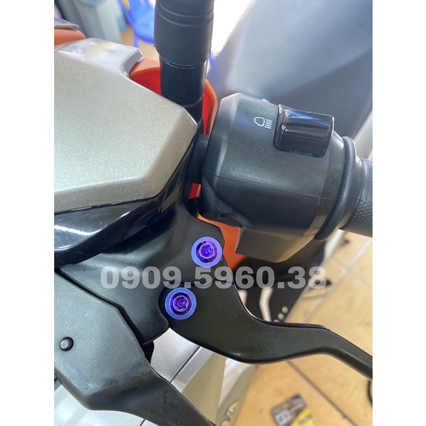 Ốc Tay Thắng Titan Gr5 Vario/Click 2017/2018/2019/2020