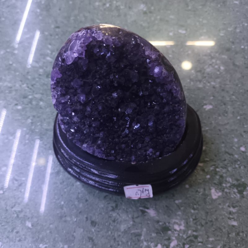 Hang đá, hốc đá màu tím chiêu may mắn tài lộc, định công danh trấn trạch giữ tài vận tốt