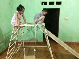 Xà đu đa năng cho bé
